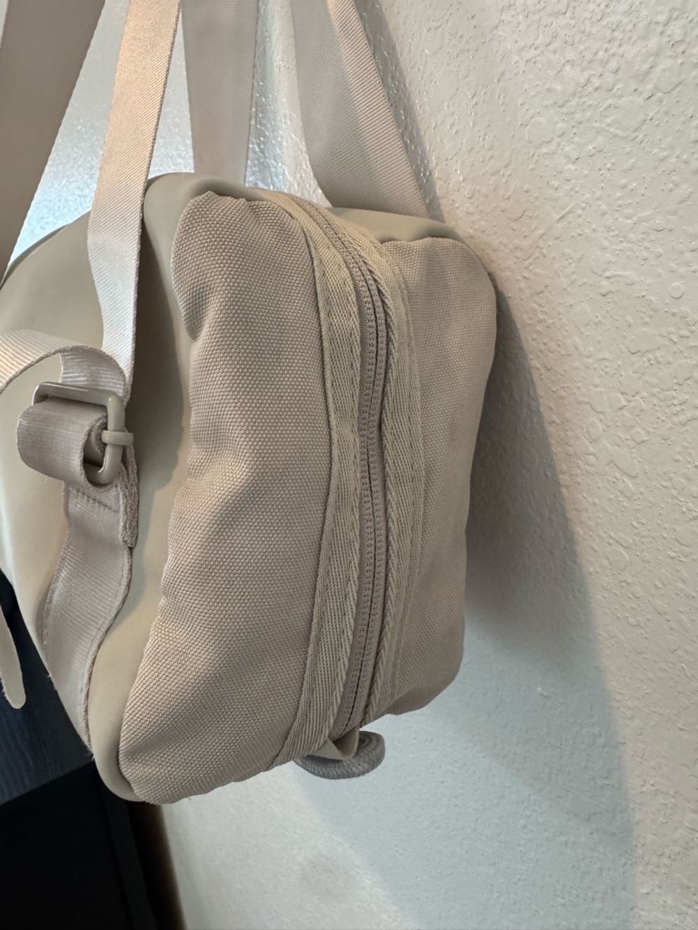 Gymshark Cream Mini Holdall - Picture 4 of 8